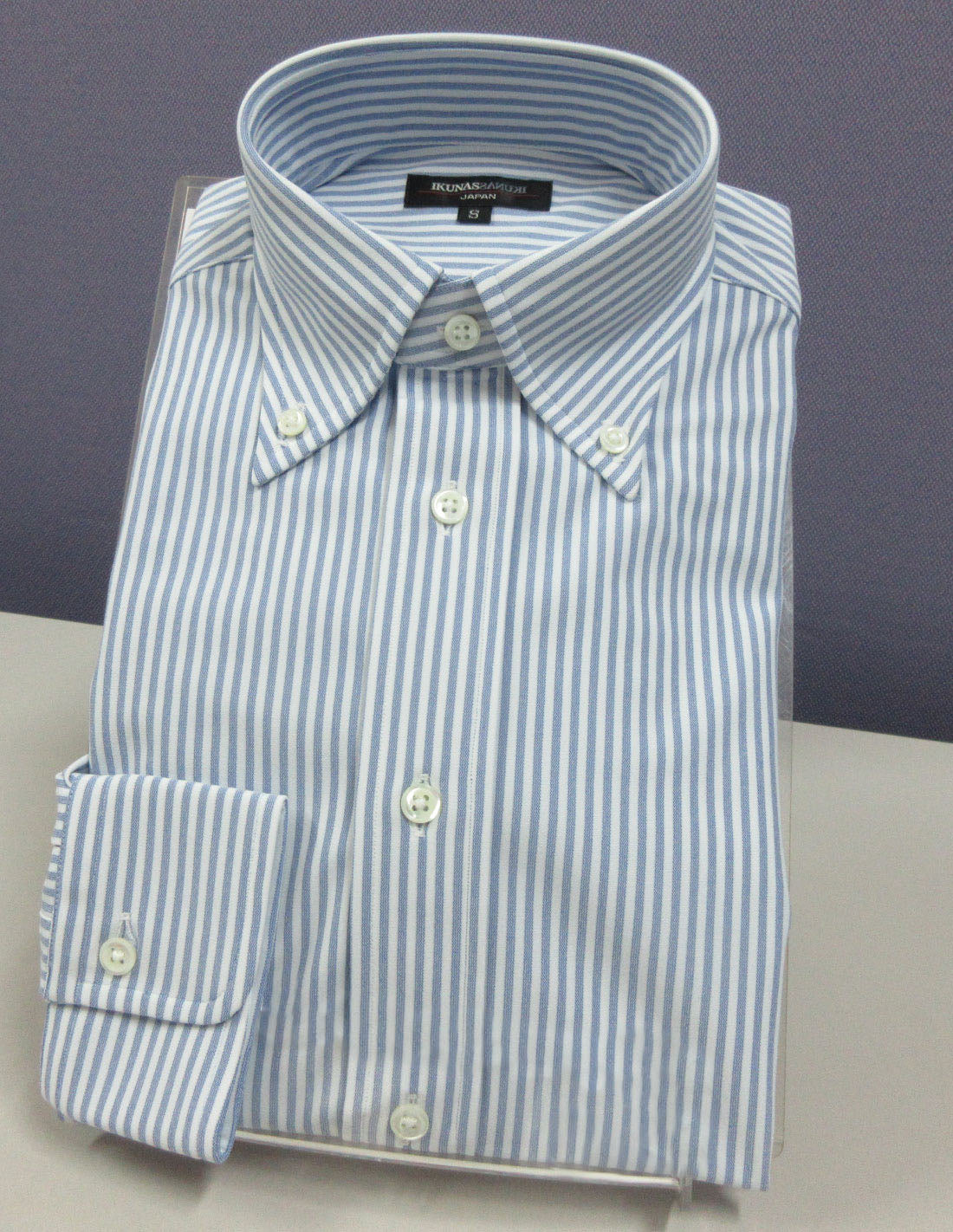 前開かんシャツ